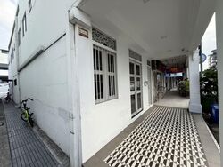 Macpherson Road (D13), Retail #584301001